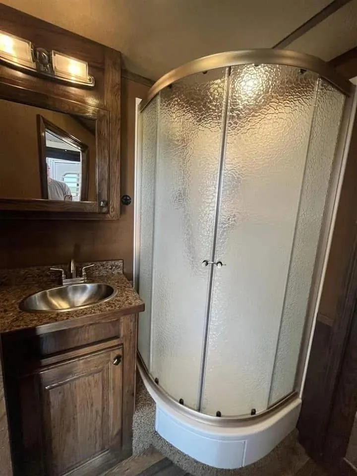2016 Platinum 4 Horse Reverse Load Bunk Beds