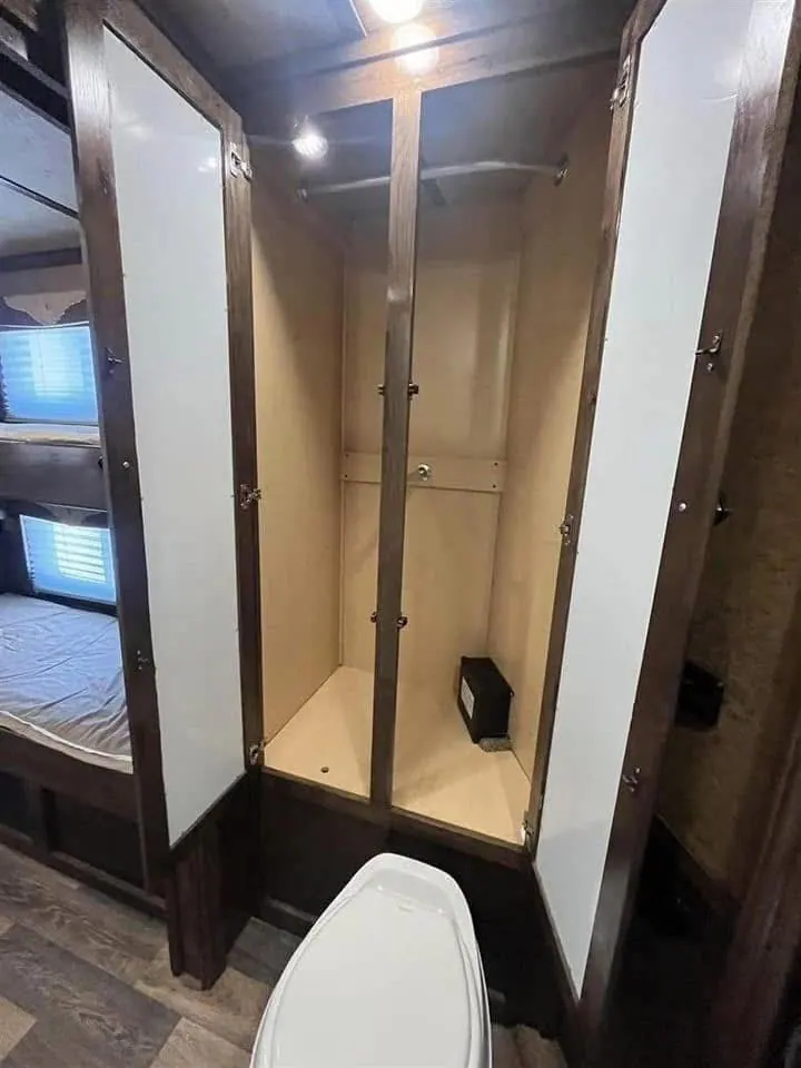 2016 Platinum 4 Horse Reverse Load Bunk Beds