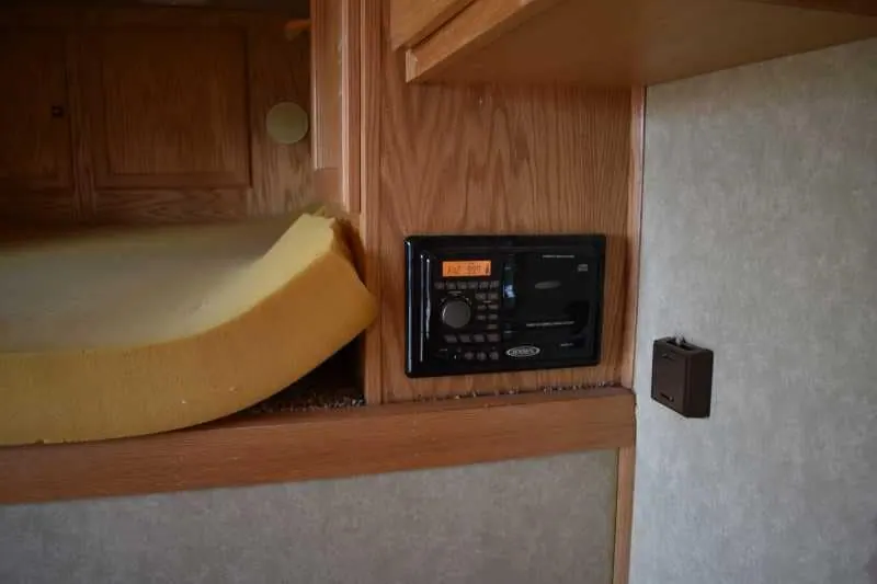 2006 Platinum 8410LQ 4 Horse Trailer with 9' Short Wall