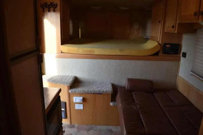 2006 Platinum 8410LQ 4 Horse Trailer with 9' Short Wall