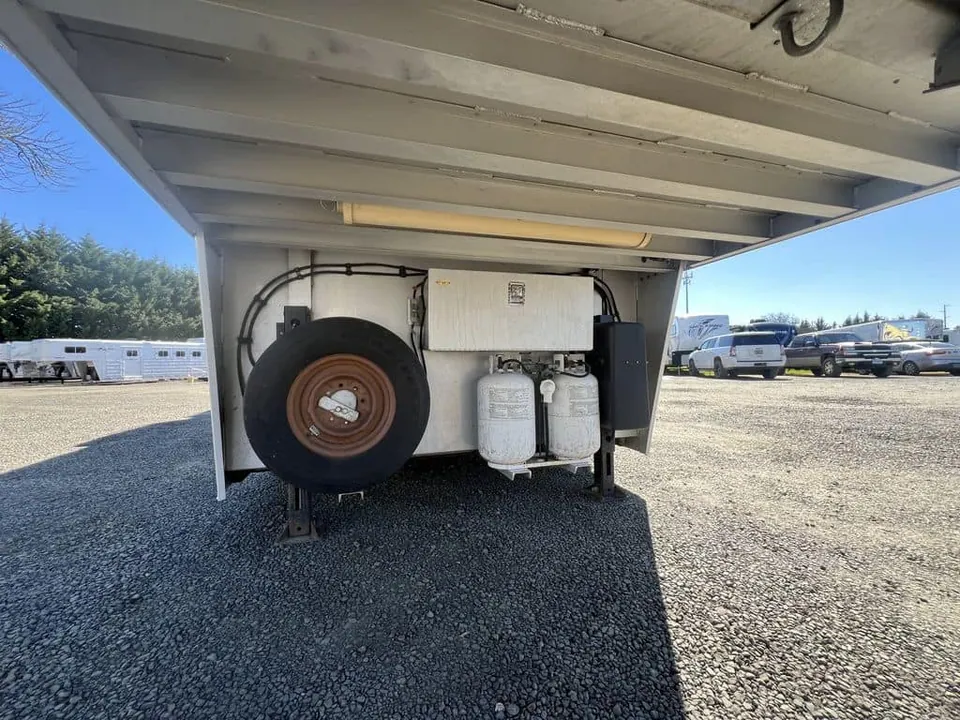 2009 Platinum Coach 3 H 16' SW w/Outlaw Conversion