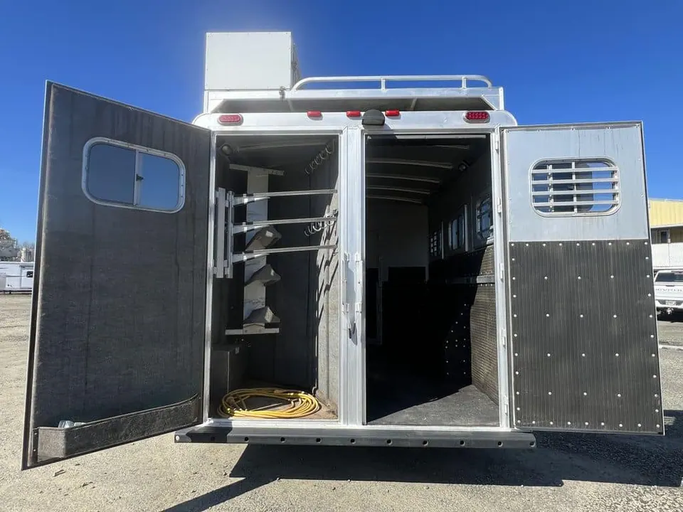 2009 Platinum Coach 3 H 16' SW w/Outlaw Conversion