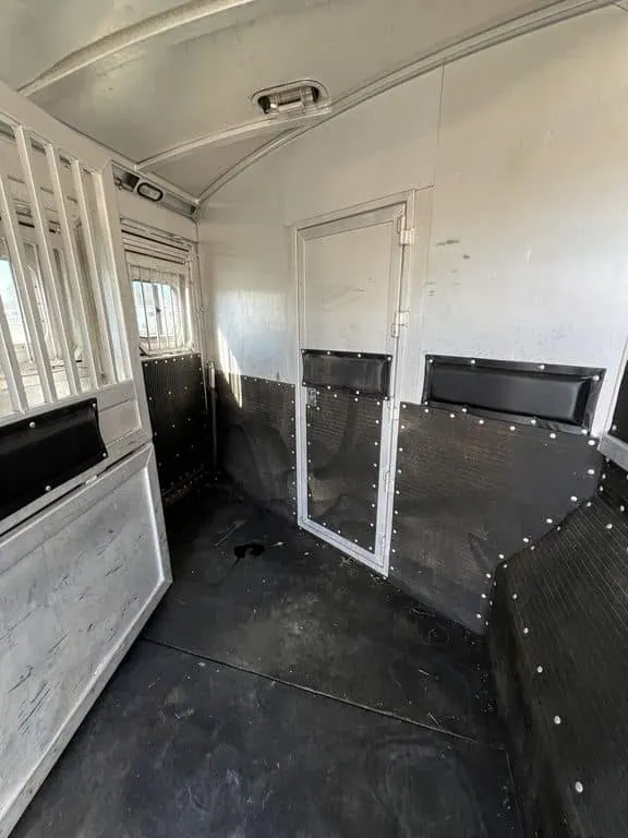 2009 Platinum Coach 3 H 16' SW w/Outlaw Conversion
