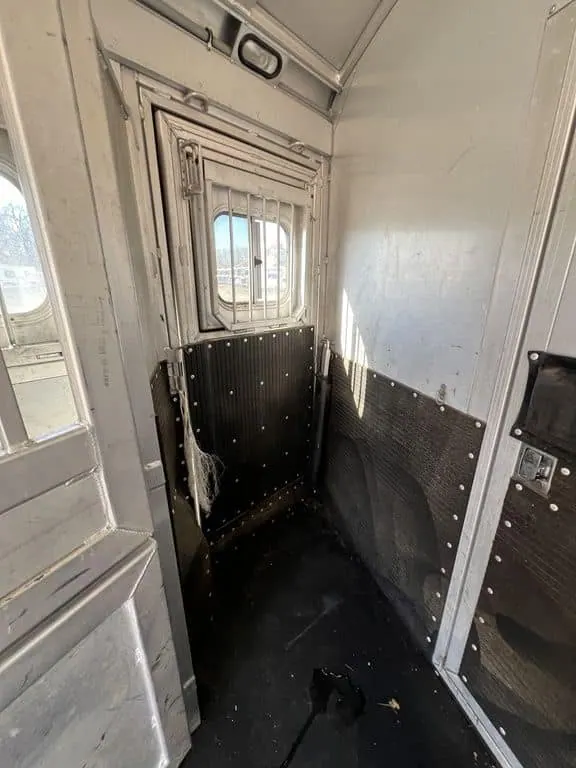 2009 Platinum Coach 3 H 16' SW w/Outlaw Conversion