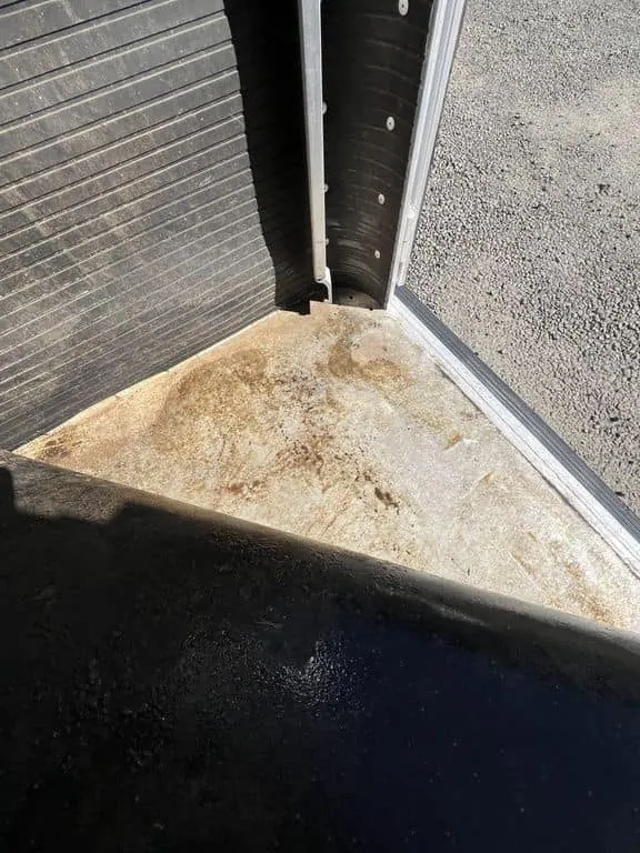 2009 Platinum Coach 3 H 16' SW w/Outlaw Conversion
