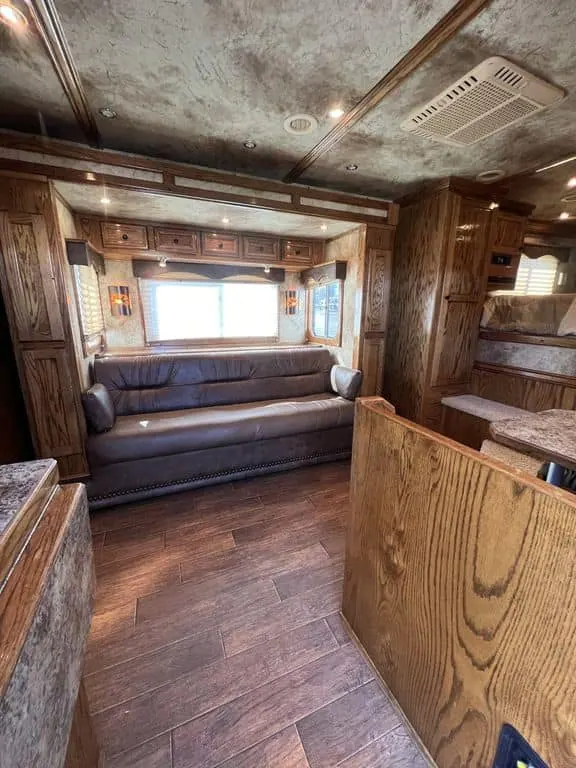 2009 Platinum Coach 3 H 16' SW w/Outlaw Conversion