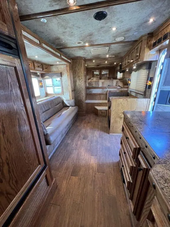 2009 Platinum Coach 3 H 16' SW w/Outlaw Conversion