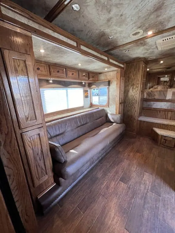 2009 Platinum Coach 3 H 16' SW w/Outlaw Conversion