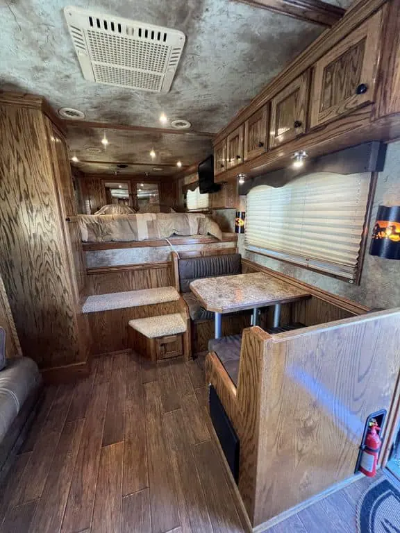2009 Platinum Coach 3 H 16' SW w/Outlaw Conversion