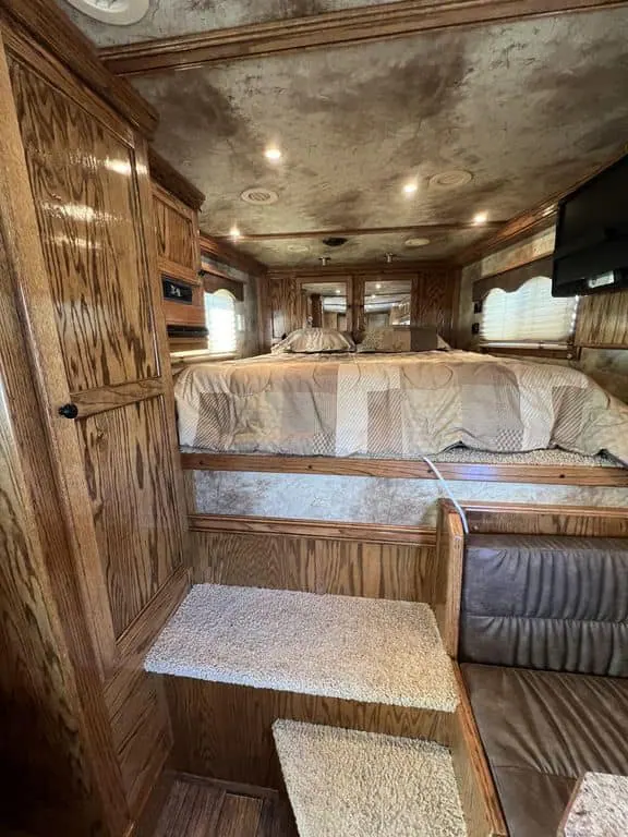 2009 Platinum Coach 3 H 16' SW w/Outlaw Conversion