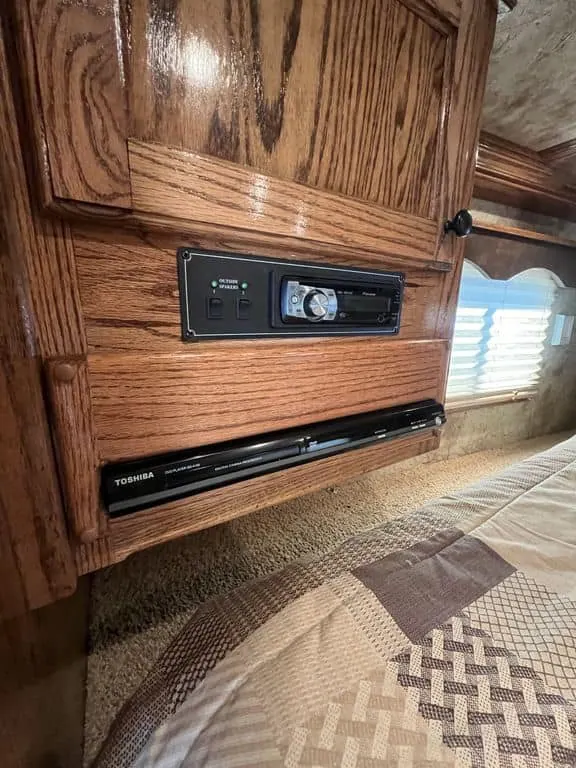 2009 Platinum Coach 3 H 16' SW w/Outlaw Conversion