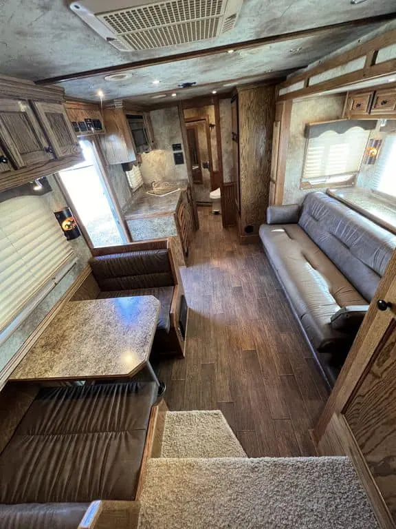 2009 Platinum Coach 3 H 16' SW w/Outlaw Conversion