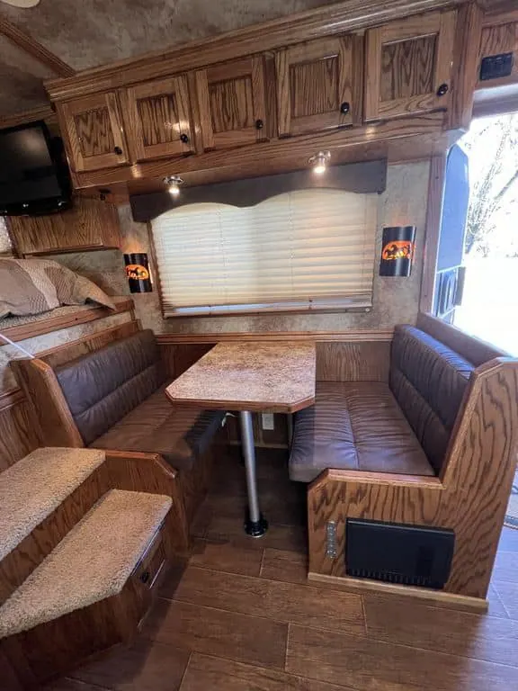 2009 Platinum Coach 3 H 16' SW w/Outlaw Conversion