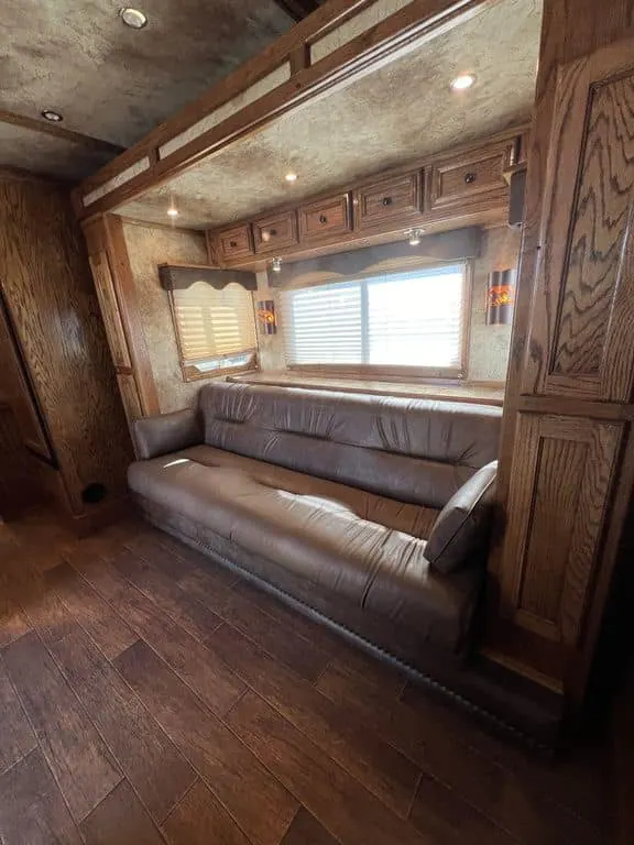 2009 Platinum Coach 3 H 16' SW w/Outlaw Conversion