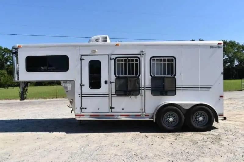 Used 2005 Silver Star 2HGNLQ 2 Horse Trailer with 4' Short Wall