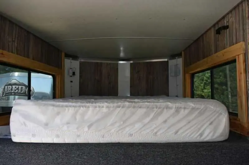 Used 2005 Silver Star 2HGNLQ 2 Horse Trailer with 4' Short Wall