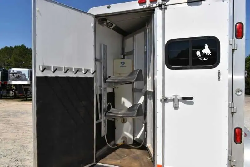 Used 2005 Silver Star 2HGNLQ 2 Horse Trailer with 4' Short Wall
