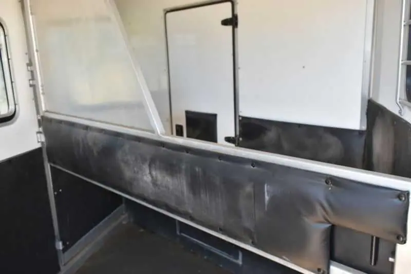 Used 2005 Silver Star 2HGNLQ 2 Horse Trailer with 4' Short Wall