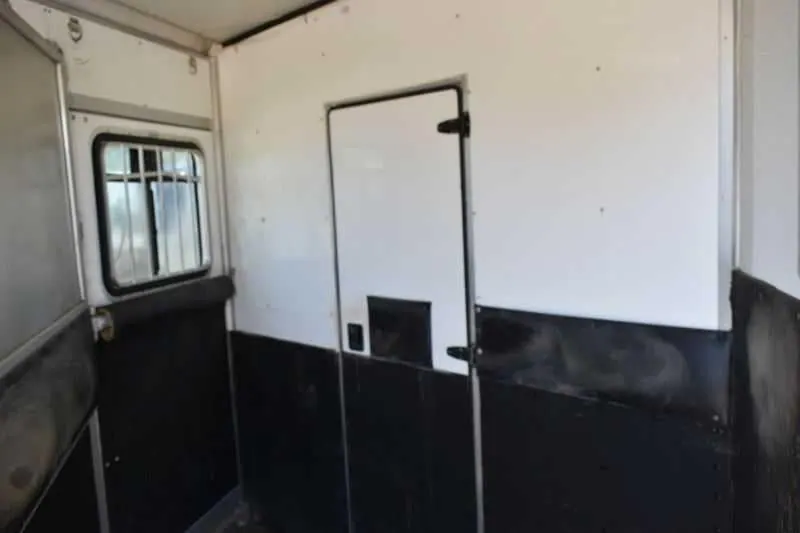 Used 2005 Silver Star 2HGNLQ 2 Horse Trailer with 4' Short Wall