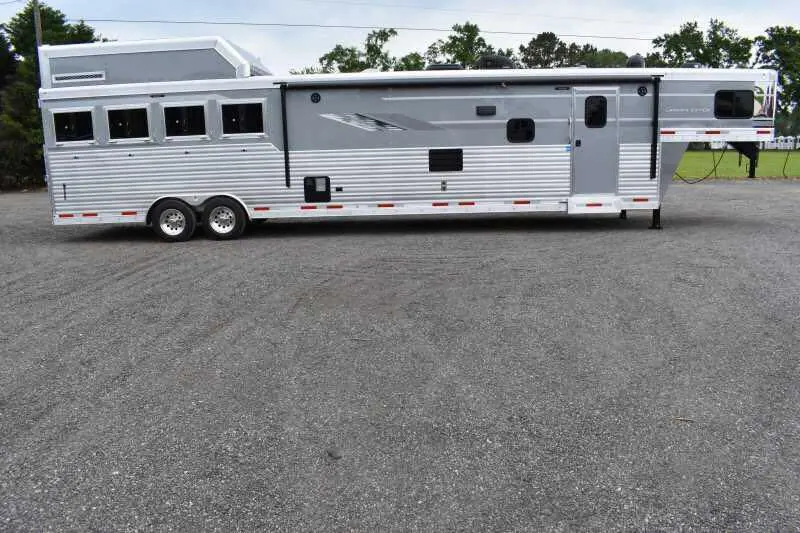 2020 SMC SL8418SCEBUG 4 Horse Trailer with 18 Short Wall