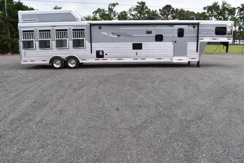 2020 SMC SL8418SCEBUG 4 Horse Trailer with 18 Short Wall