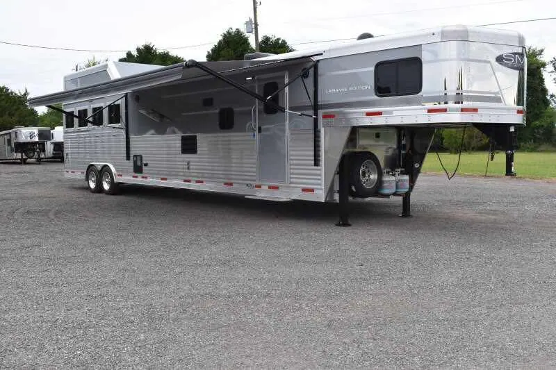 2020 SMC SL8418SCEBUG 4 Horse Trailer with 18 Short Wall