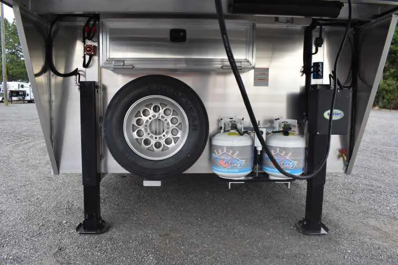 2020 SMC SL8418SCEBUG 4 Horse Trailer with 18 Short Wall