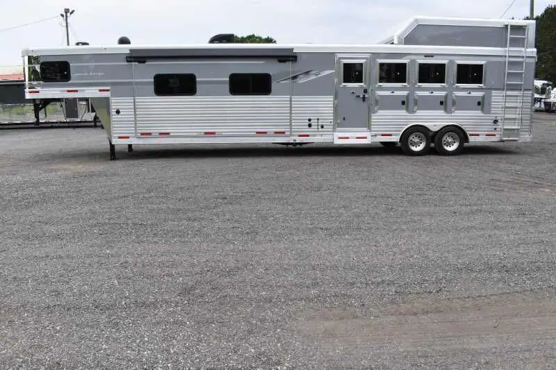 2020 SMC SL8418SCEBUG 4 Horse Trailer with 18 Short Wall