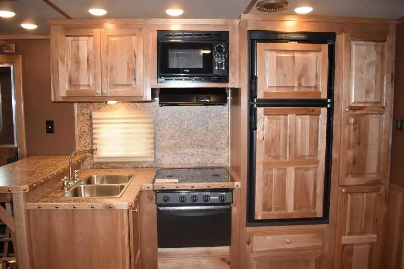 2020 SMC SL8418SCEBUG 4 Horse Trailer with 18 Short Wall