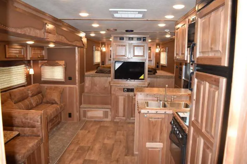 2020 SMC SL8418SCEBUG 4 Horse Trailer with 18 Short Wall