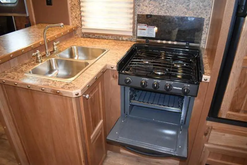2020 SMC SL8418SCEBUG 4 Horse Trailer with 18 Short Wall