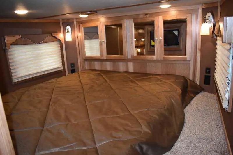2020 SMC SL8418SCEBUG 4 Horse Trailer with 18 Short Wall