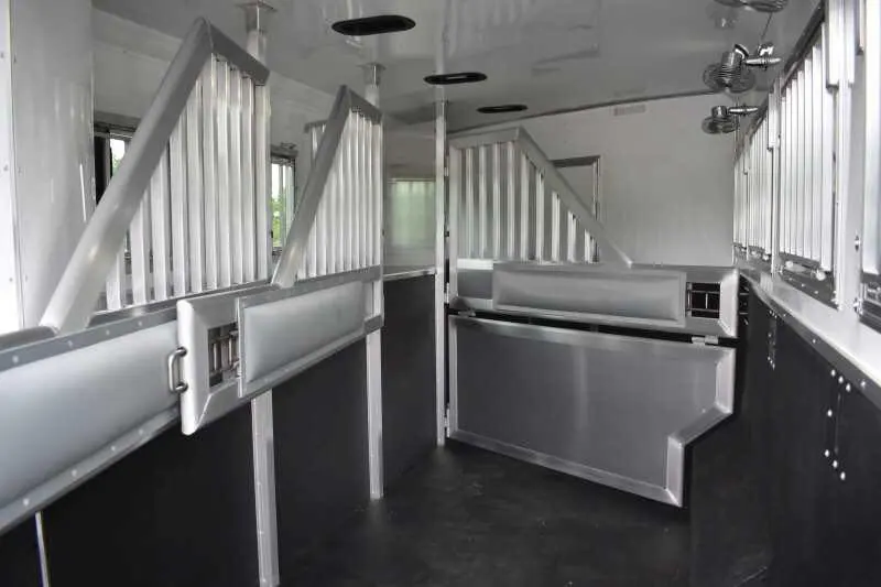 2020 SMC SL8418SCEBUG 4 Horse Trailer with 18 Short Wall