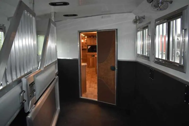 2020 SMC SL8418SCEBUG 4 Horse Trailer with 18 Short Wall
