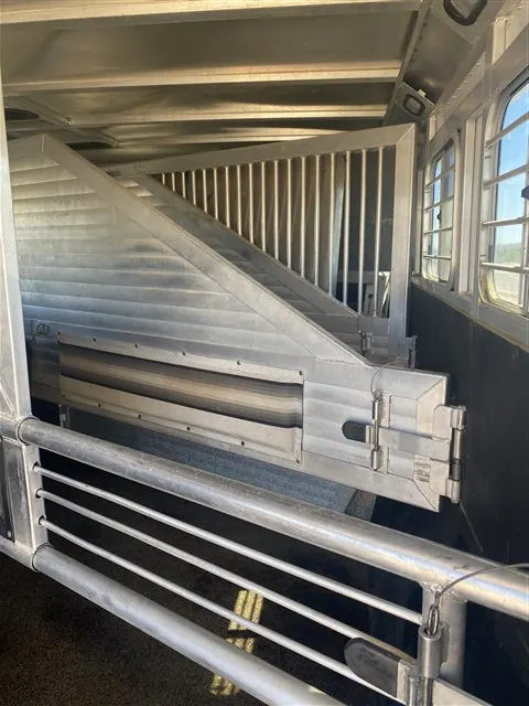 2000 Sooner 4 Horse Bumper Pull Super Clean