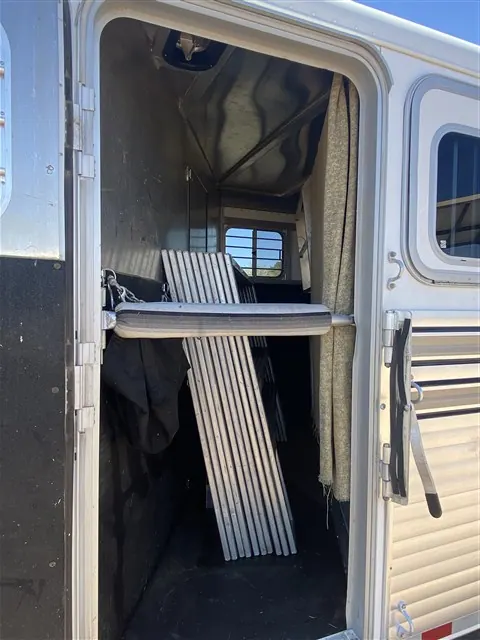 2000 Sooner 4 Horse Bumper Pull Super Clean