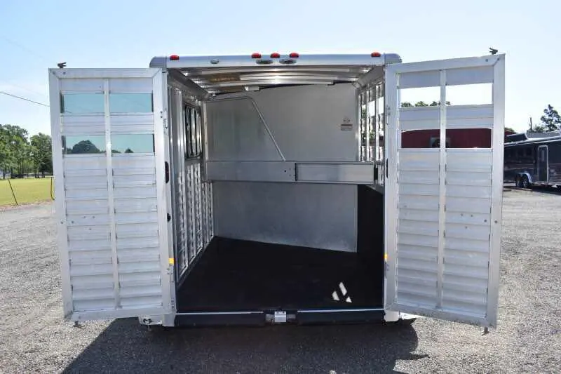 2014 Sundowner 2 Horse Gooseneck Trailer
