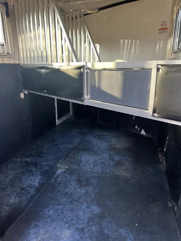 2022 Sundowner 3 Horse Slant GN Trailer