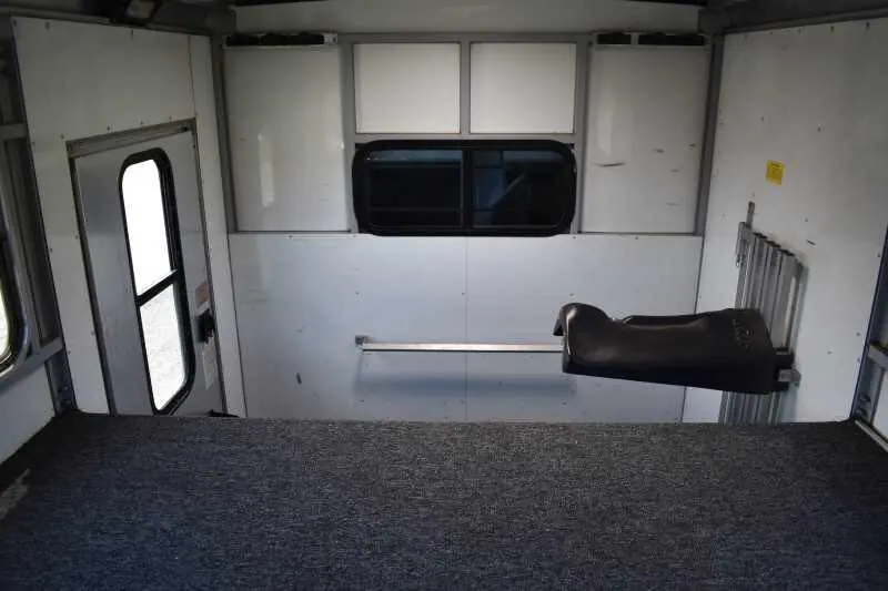 2000 Sundowner 7204GNST 2 Horse Trailer