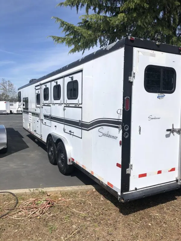 2003 Sundowner Trailers LQ 4H 8010 SIERRA Horse Trailer