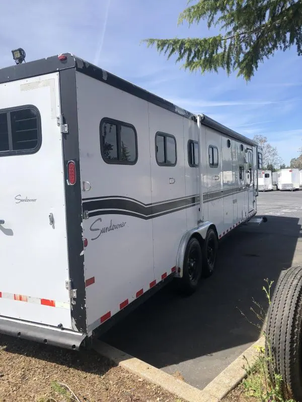 2003 Sundowner Trailers LQ 4H 8010 SIERRA Horse Trailer