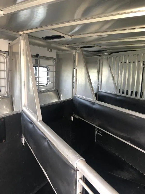 2003 Sundowner Trailers LQ 4H 8010 SIERRA Horse Trailer