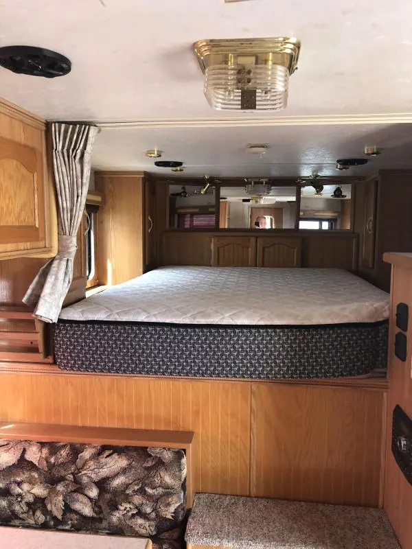 2003 Sundowner Trailers LQ 4H 8010 SIERRA Horse Trailer