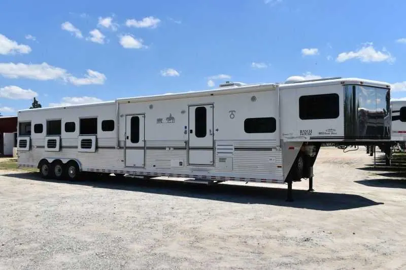 2005 Sundowner Sunlite 6 Horse LQ Horse Trailer