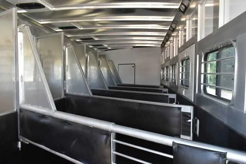 2005 Sundowner Sunlite 6 Horse LQ Horse Trailer