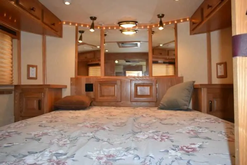 2005 Sundowner Sunlite 6 Horse LQ Horse Trailer