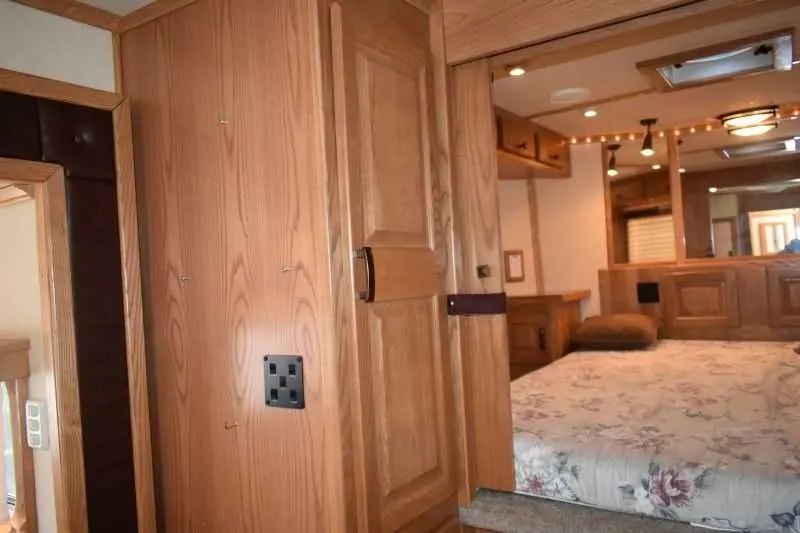 2005 Sundowner Sunlite 6 Horse LQ Horse Trailer