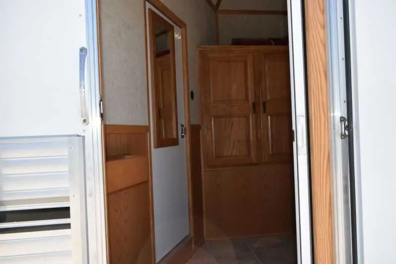 2005 Sundowner Sunlite 6LQ Horse Trailer with 11' Short Wall 725 Grand Sierra 8612GLQ MidTack