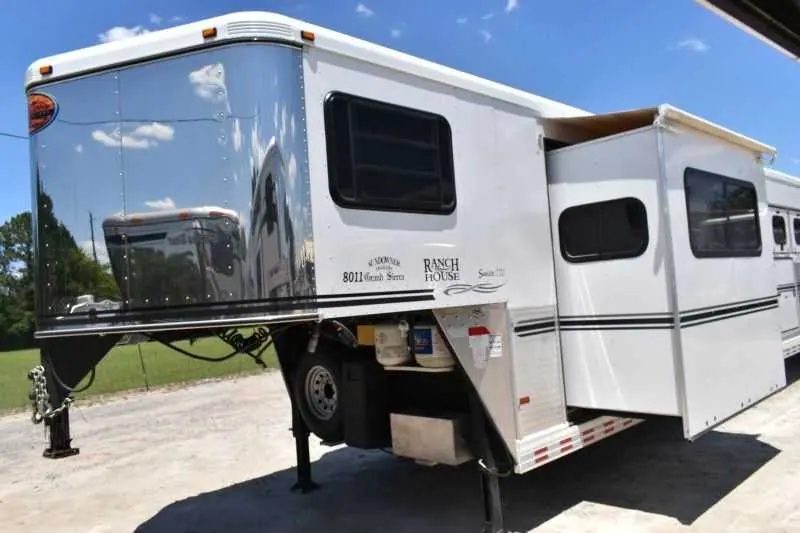 2005 Sundowner Sunlite 6LQ Horse Trailer with 11' Short Wall 725 Grand Sierra 8612GLQ MidTack